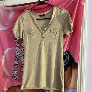 Long, slim cream, colored T-shirt. The brand is called level up.